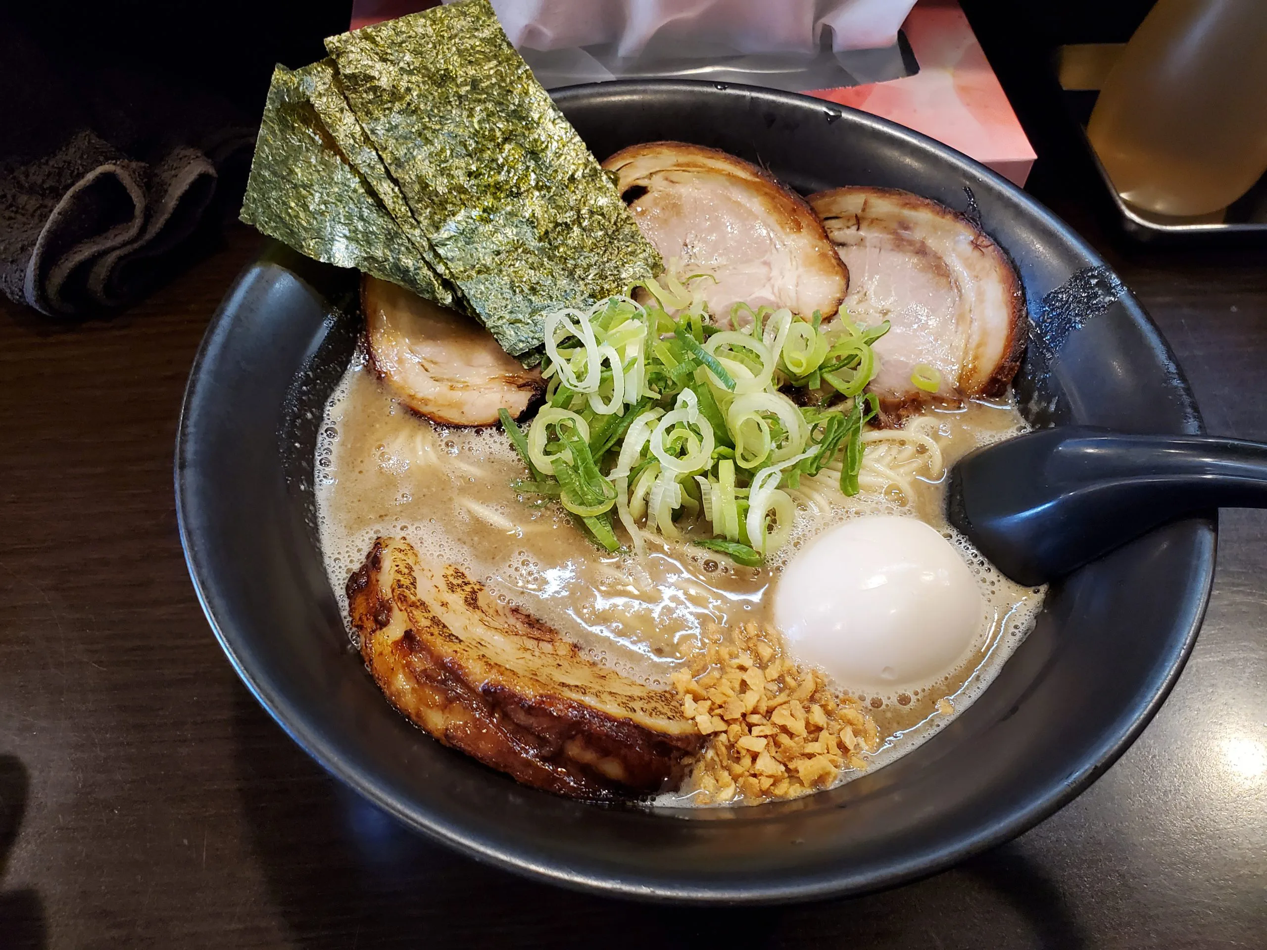 田無 ラーメンくれは 濃厚スープに自家製細麺が絡む 本格派九州豚骨ラーメンを味わう レンタル二郎のラーメン図鑑